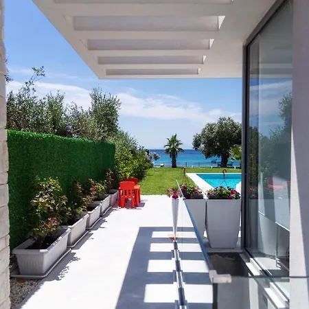 White Paradise Villa